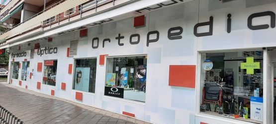 Ortopedia-Óptica-Audífonos-Farmacia Las Alpujarras fachada