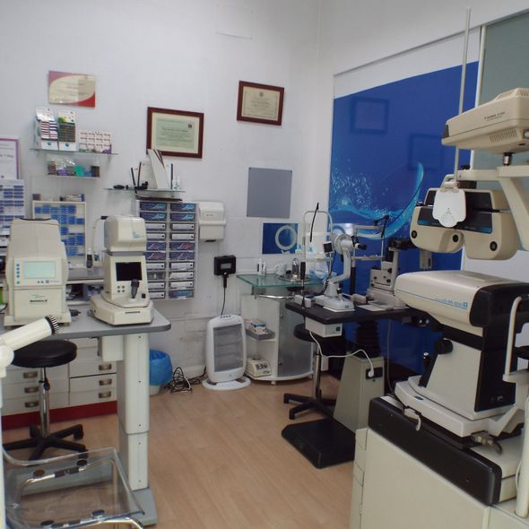 Ortopedia-Óptica-Audífonos-Farmacia Las Alpujarras medición de la vista